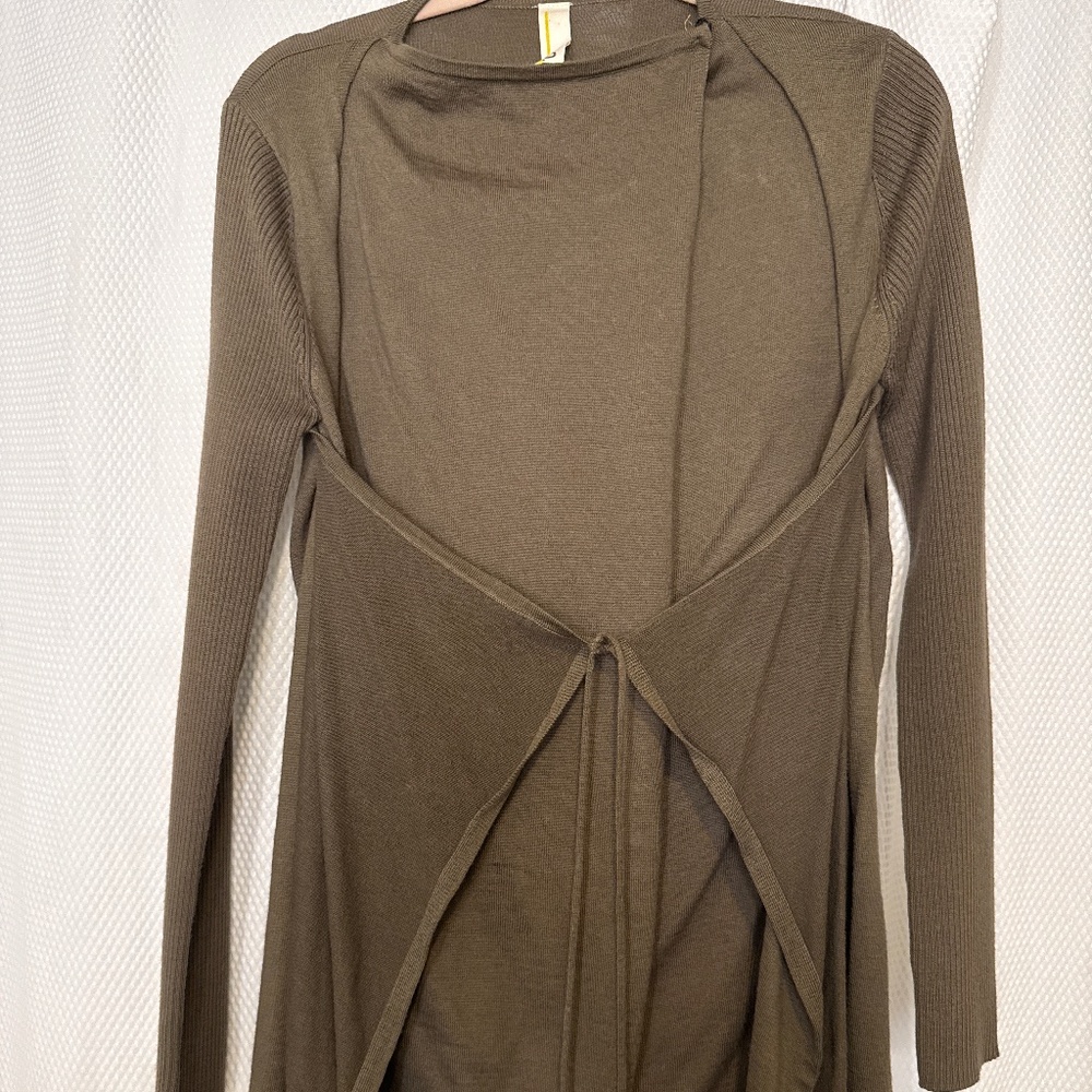 Very unique sweater with different flaps it’s fun